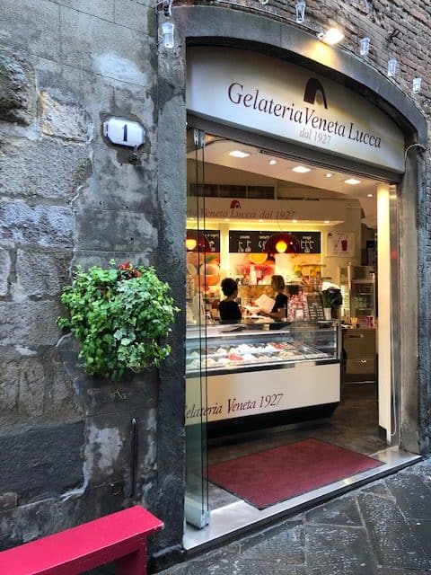 restaurants in lucca