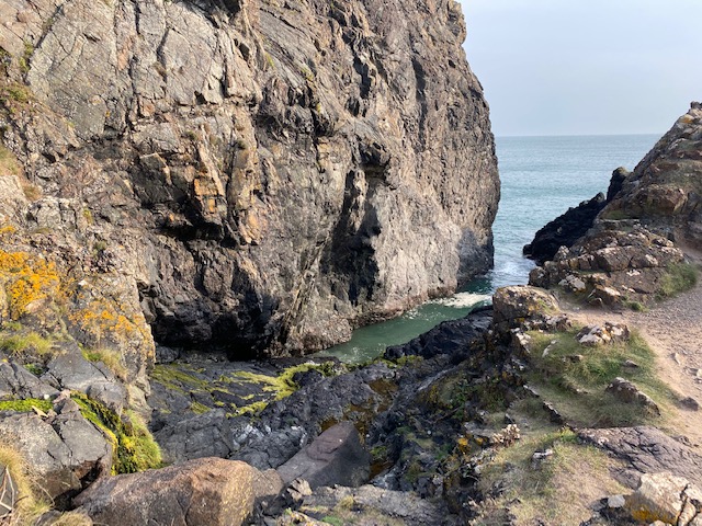 walk from lizard point to kynance cove