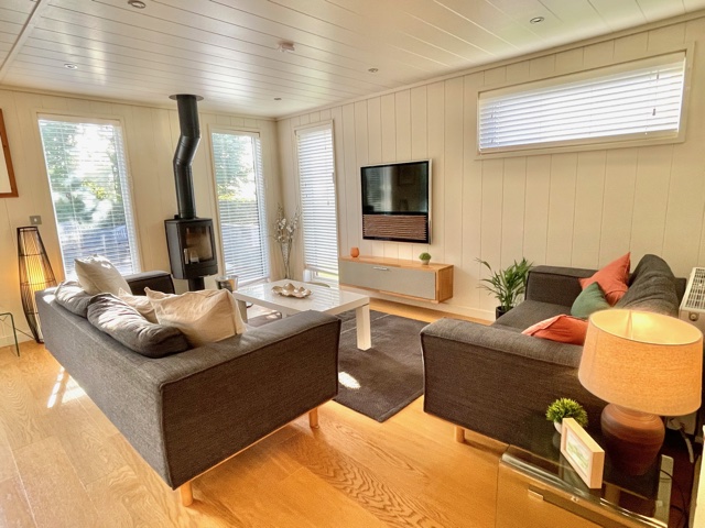 lodge in cheddar