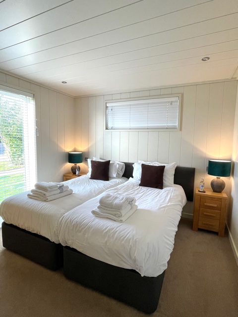 lodge in cheddar
