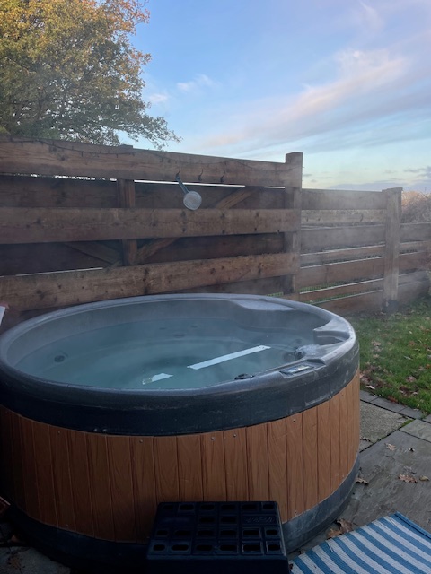 lodge with hot tub in norfolk
