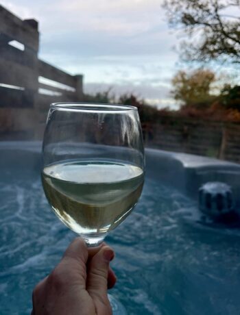 lodge with hot tub in norfolk